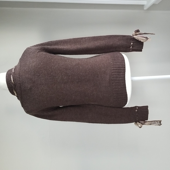 Sweater - Picture 3 of 4